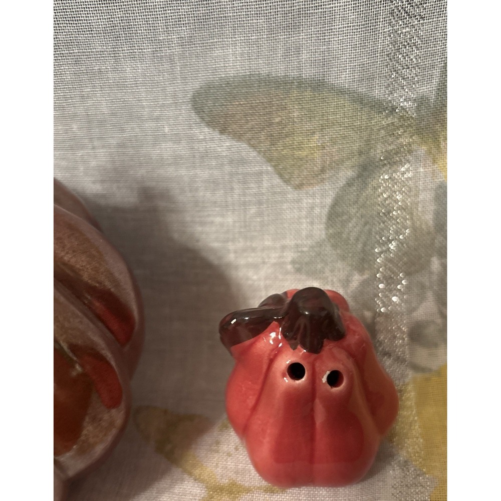 3  PIECE CERAMIC SALT AND PEPPER SHAKER WITH A CENTERPIECE‎ PUMPKINS FALL - Picture 3 of 11